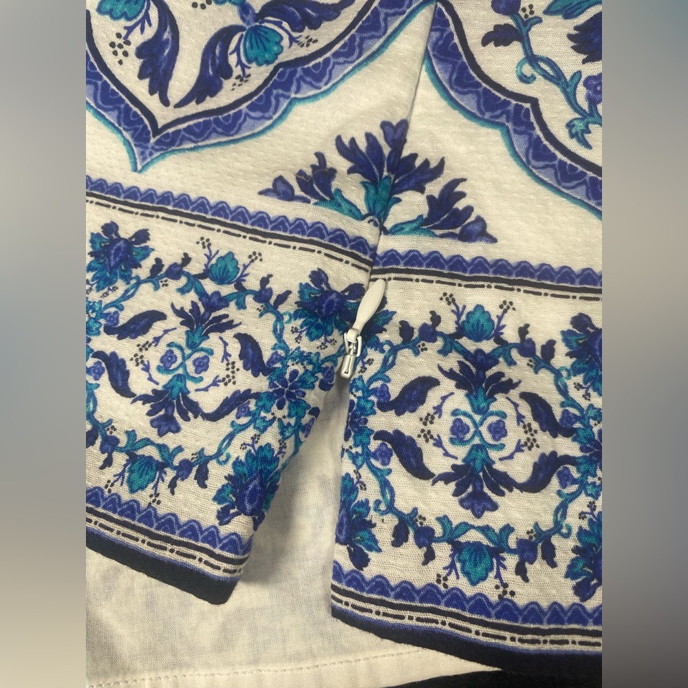 Talbots 10P Blouse Sleeveless White Blue Floral Medallion Lined Side Zip Top - Picture 7 of 12